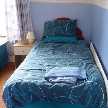 Cambridge House 2* מילום